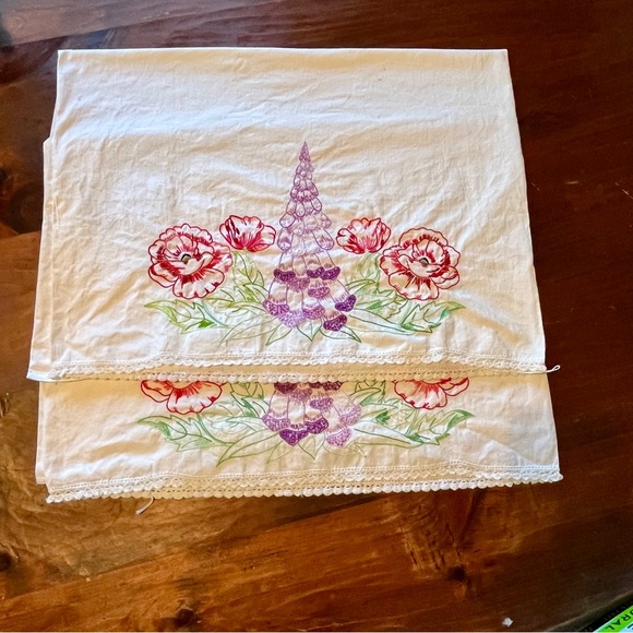 MCM handmade Embroidered POPPIES, FOXGLOVE, Pair Linen Pillowcases Cottage Core - Picture 1 of 10